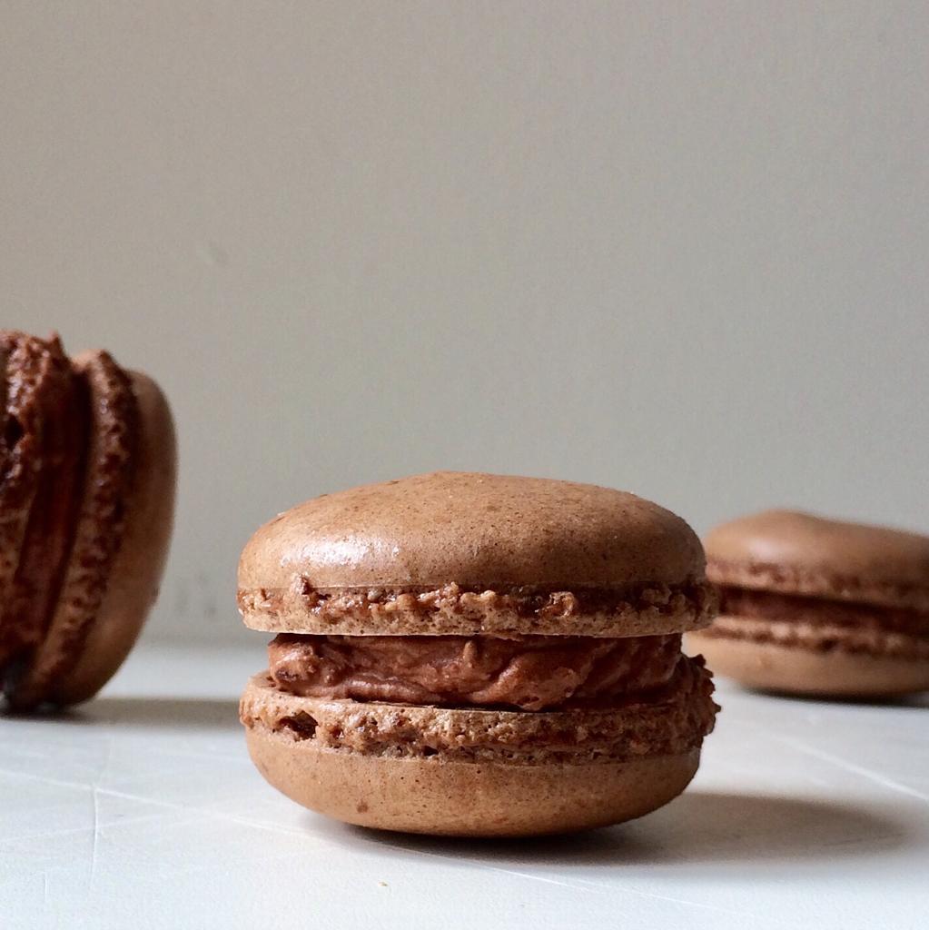 Galletas de almendras rellenas con crema o chocolate